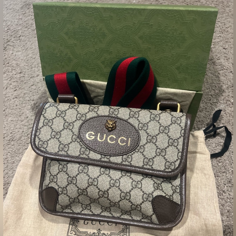 Gucci- NEO VINTAGE SMALL MESSENGER BAG *AUTHENTIC*
